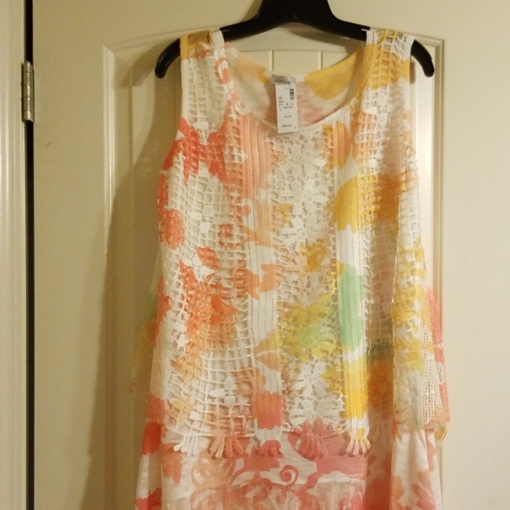NWT multi-colored tunic from a smoke/pet home.